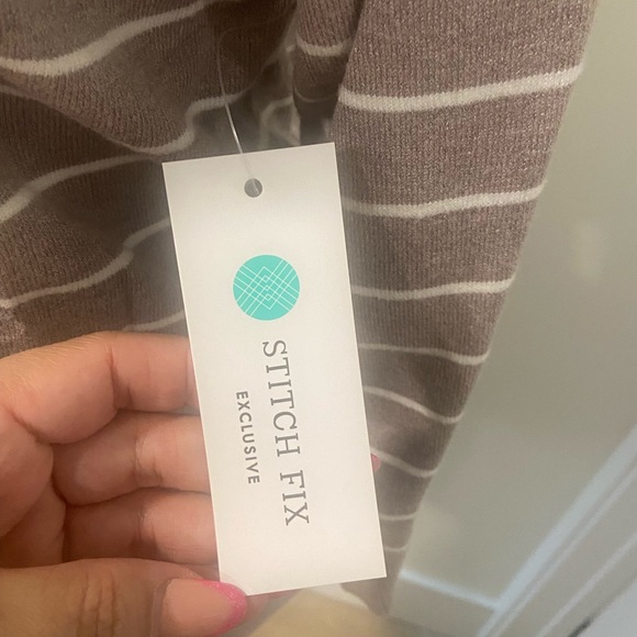 NWT. Pink Clover 3/4 sleeve light weight sweater. Large. Stitch fix exclusive. - Picture 3 of 4